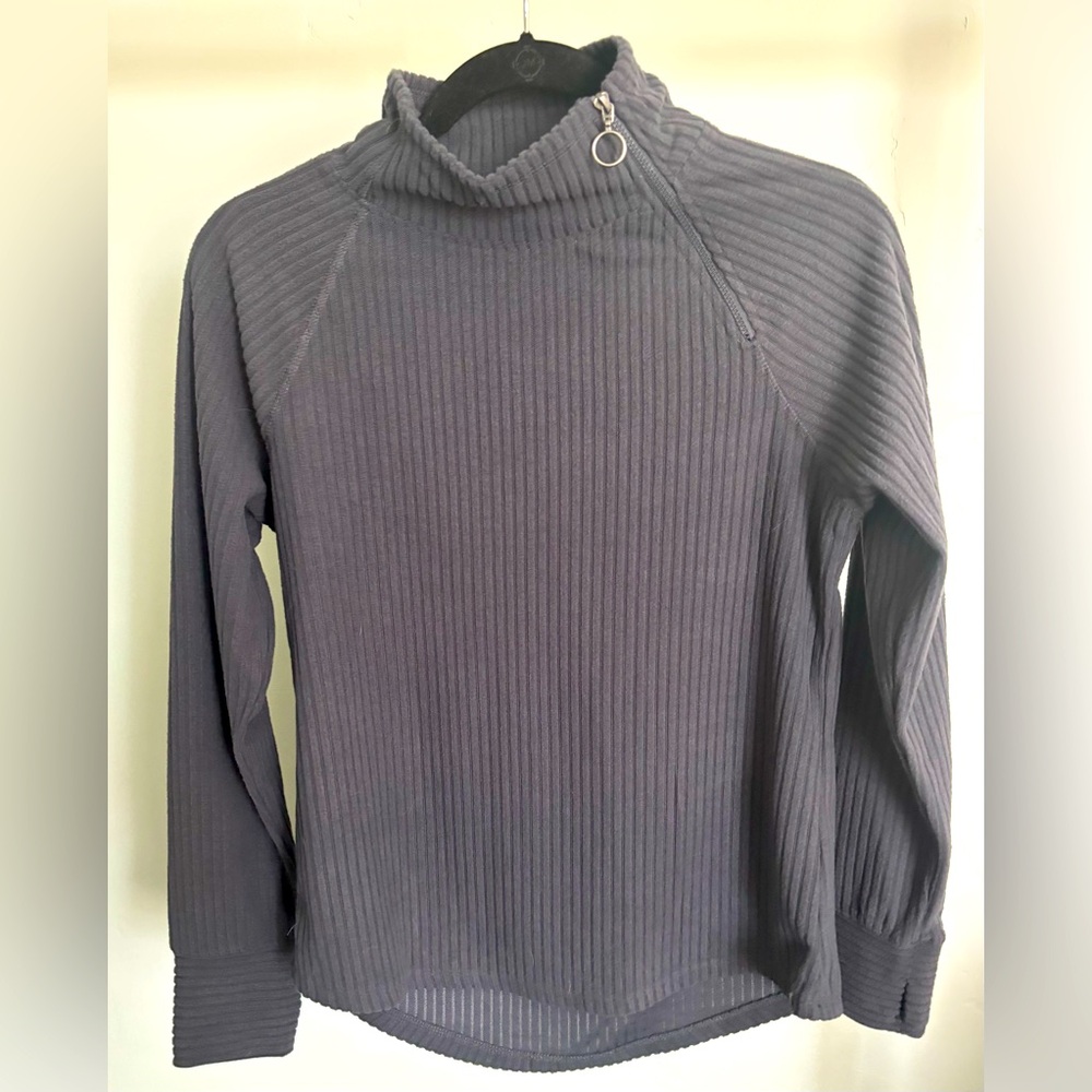New with tags grey high neck ribbed top